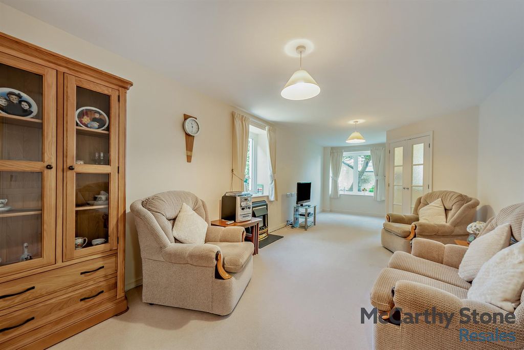 Property photo 2 of 21 8638519-Interior13-800.Jpg