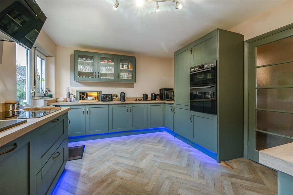 Property photo 2 of 19 3 Roseland, Tn394Ll - Photos (19).Jpg