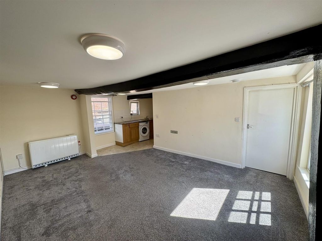 Property photo 2 of 10 Living Room (1/3)