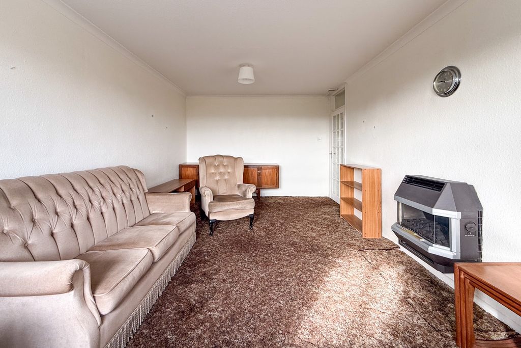 Property photo 3 of 14 5210635