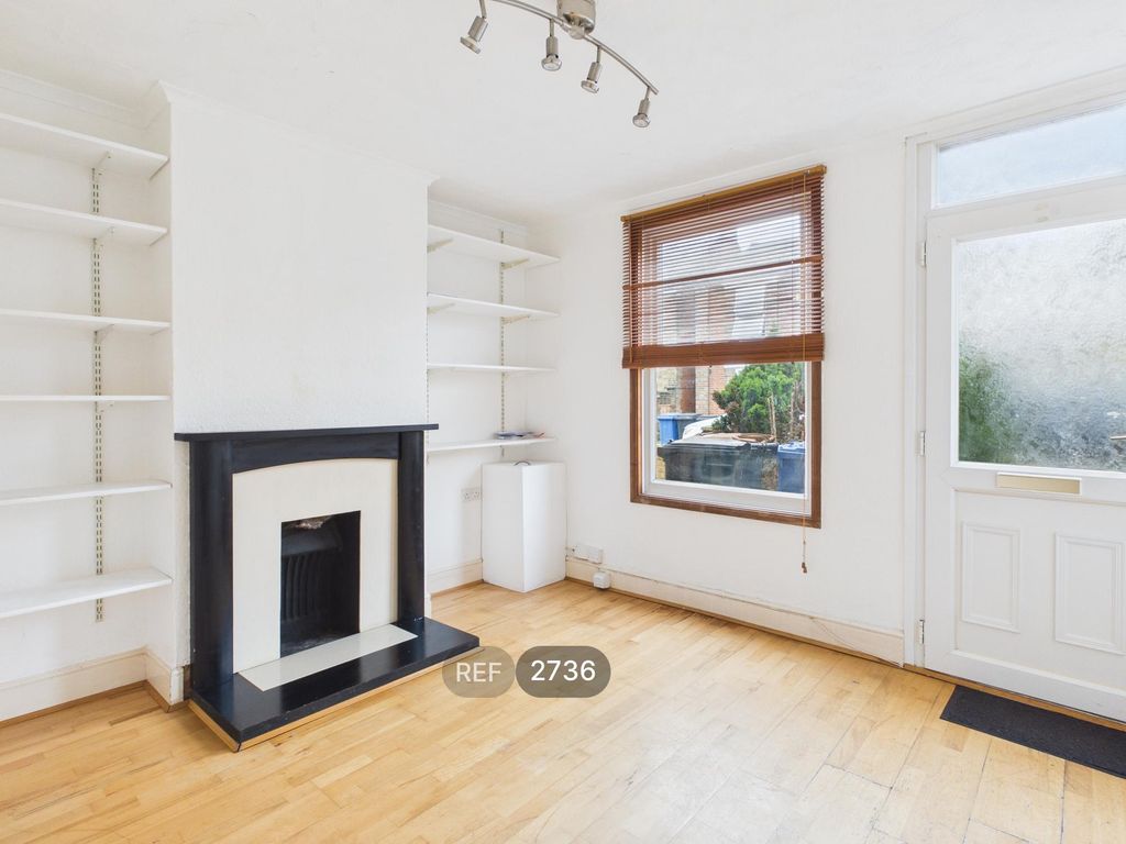 Property photo 2 of 21 Living Room