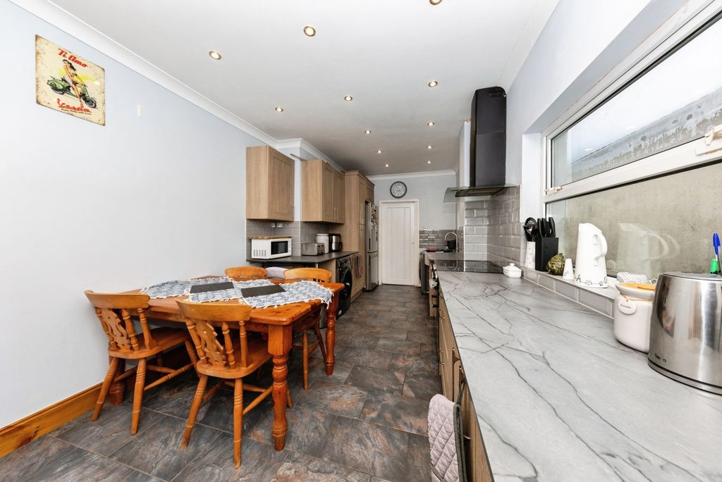 Property photo 2 of 16 Pbox-Img.Jpg