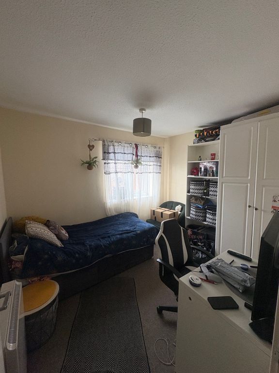 Property photo 2 of 7 4882441