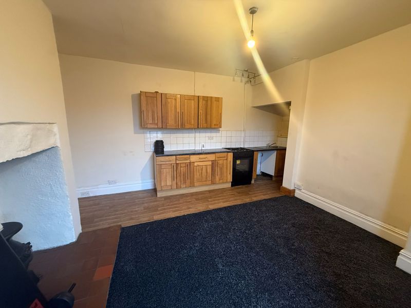 Property photo 3 of 10 Photo 8