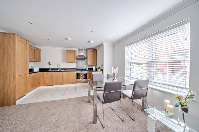 Property photo 3 of 11 Dining / Kitchen