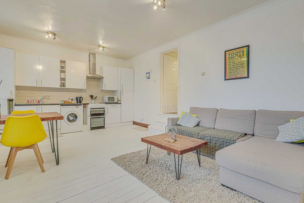 Property photo 2 of 25