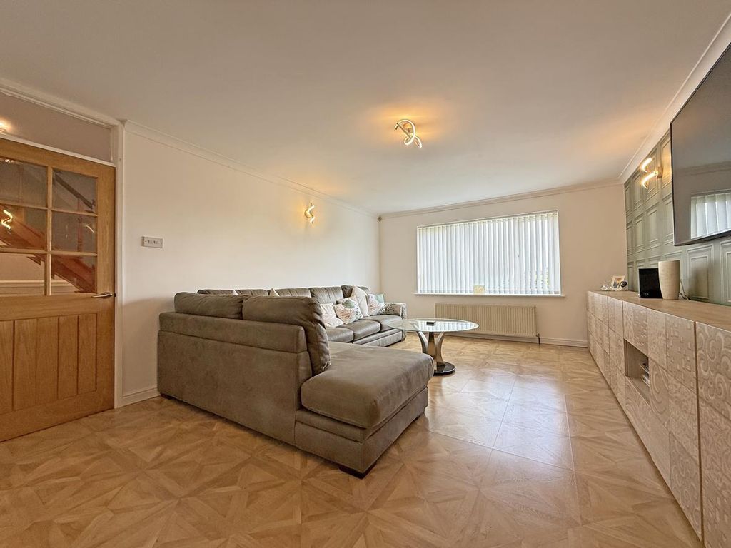 Property photo 3 of 31 Rochford Crescent 26 - Living Room.Jpg