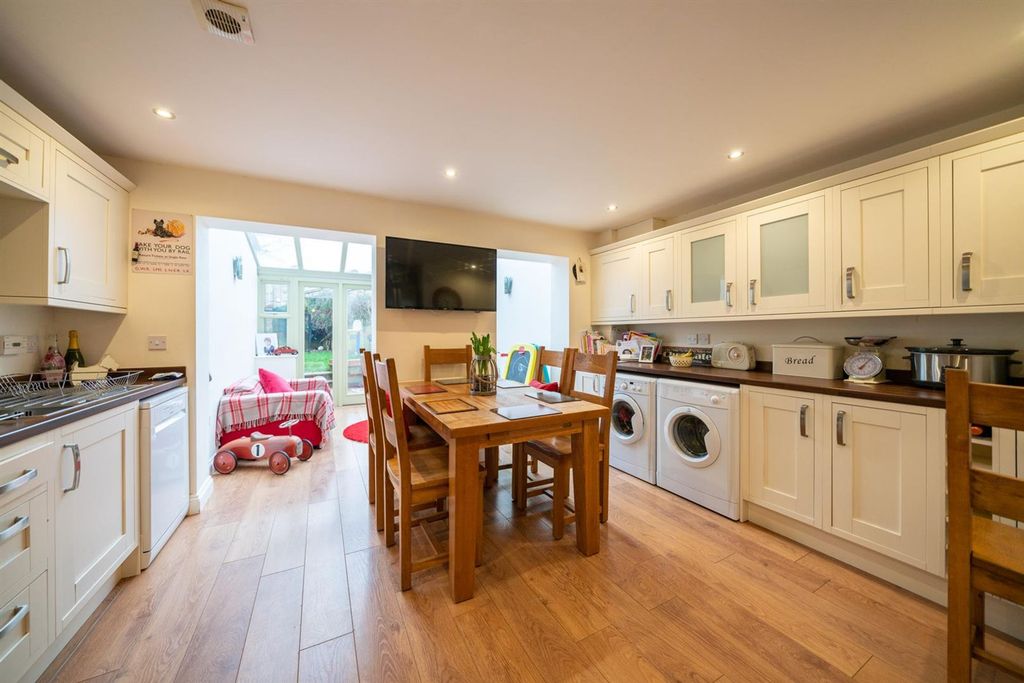 Property photo 2 of 18 Kitchen