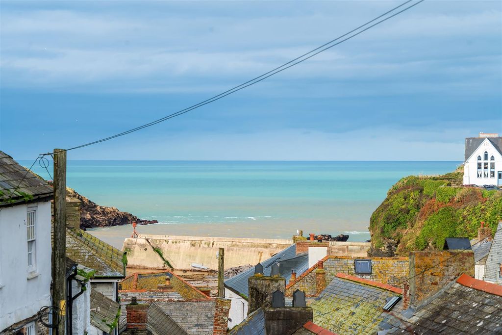 Property photo 3 of 19 Harbour