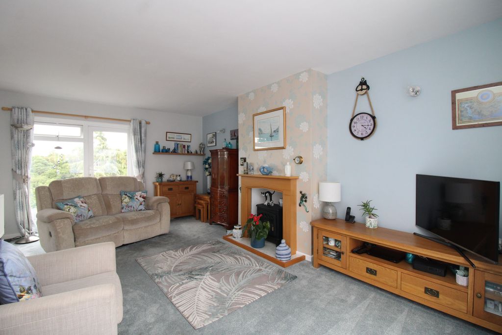 Property photo 2 of 31