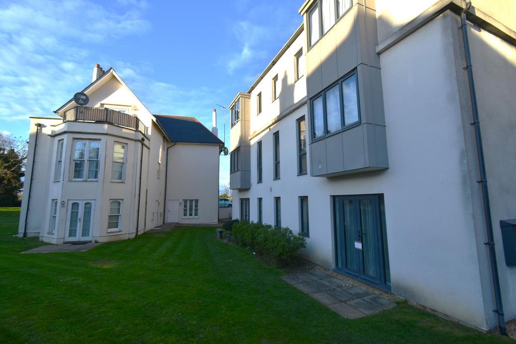 Property photo 1 of 8 Front (Exterior)