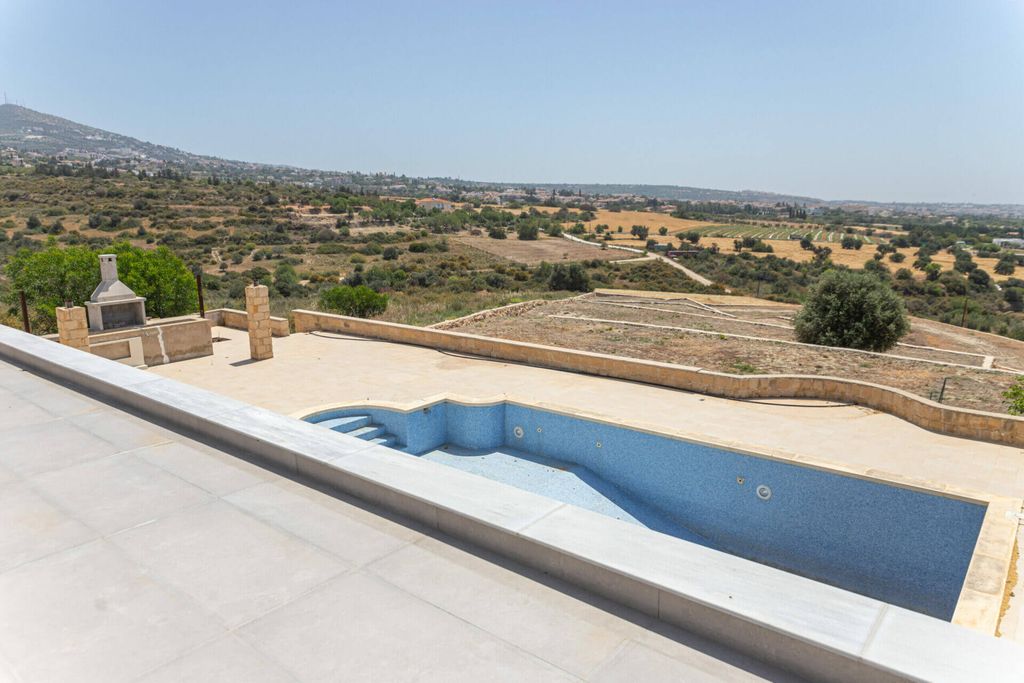 Property photo 2 of 32