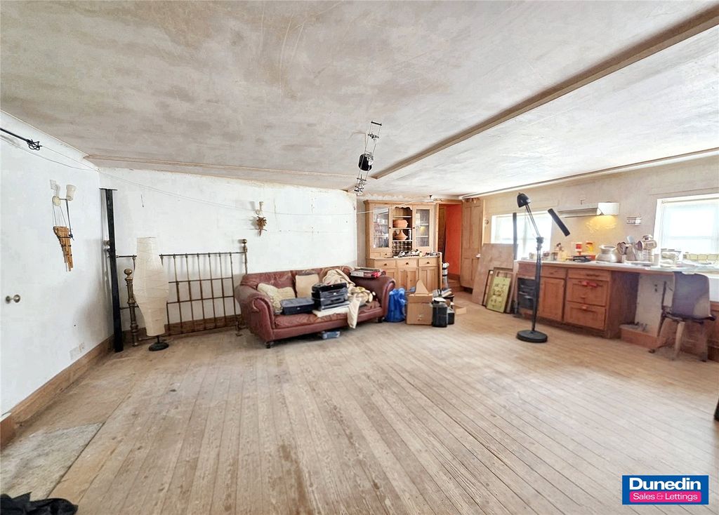Property photo 2 of 23 Picture No. 13