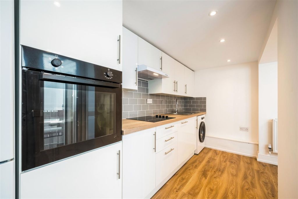 Property photo 3 of 24 3 Surrey Street -3.Jpg