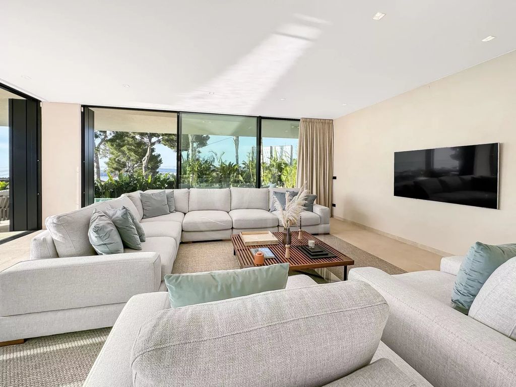 Property photo 2 of 18