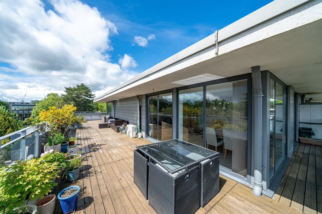 Property photo 1 of 28 34-Blackfriars-Court-06412 N.Jpg