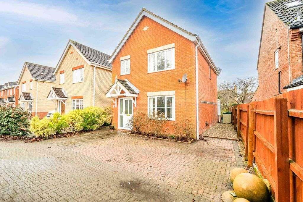 3 bed detached house for sale Wymondham