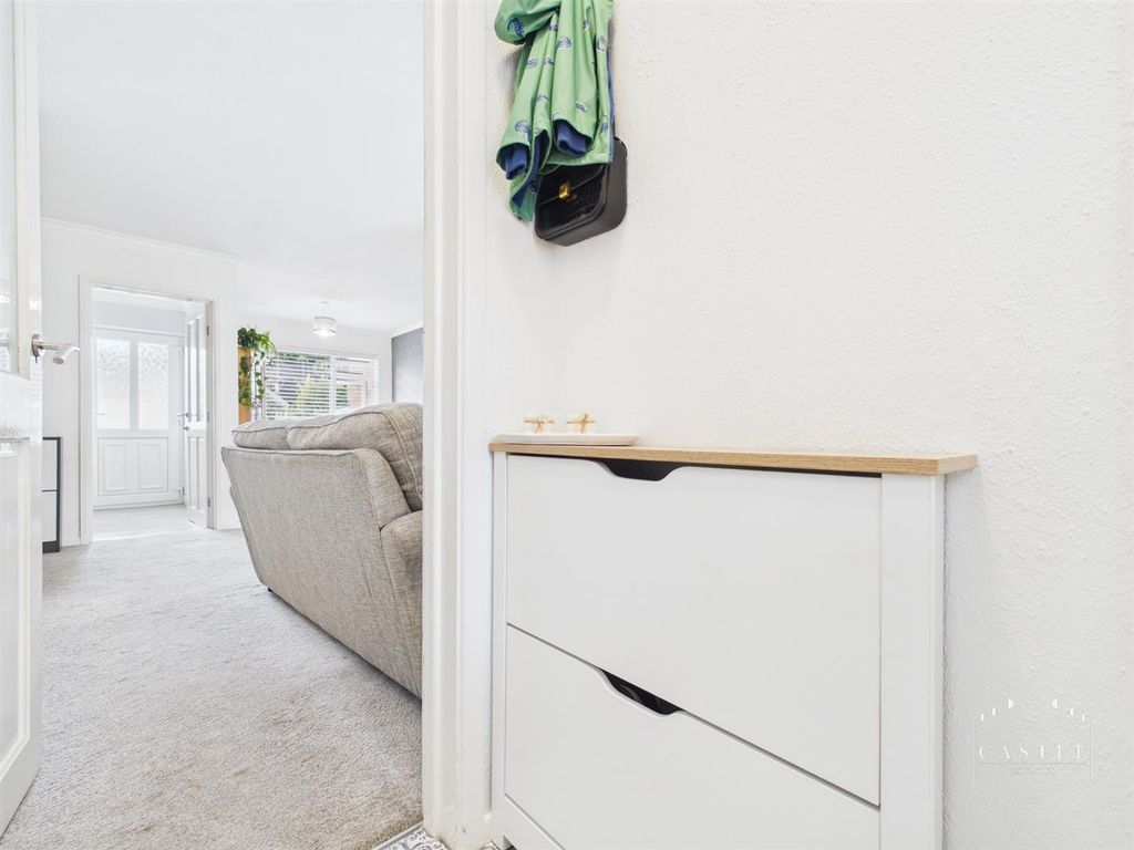 Property photo 2 of 25 Entrance Vestibule