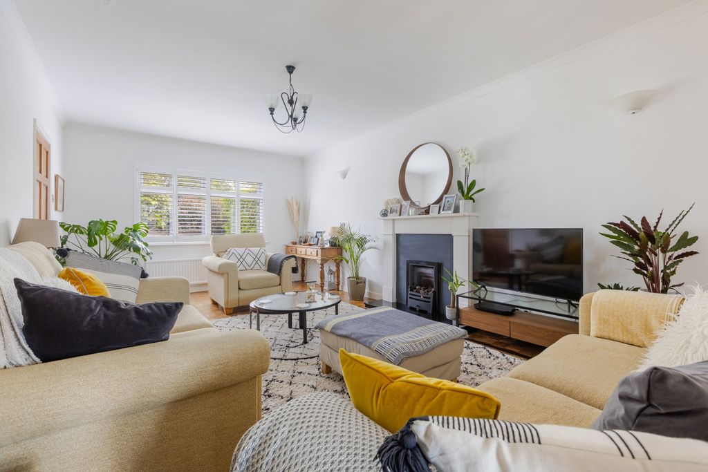 Property photo 3 of 24 A15 - 16 Langley Ave Brixham - 240501