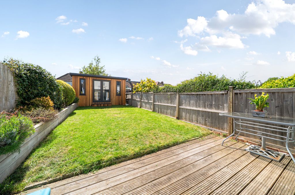 Property photo 2 of 21 1452362-15-69F0Be...