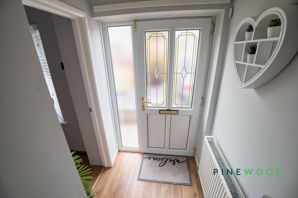 Property photo 2 of 26 Entrance Hall
