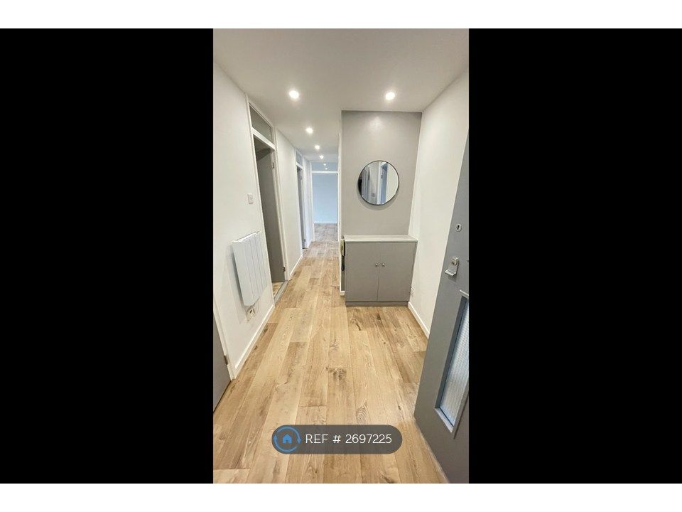 Property photo 2 of 12 Hall