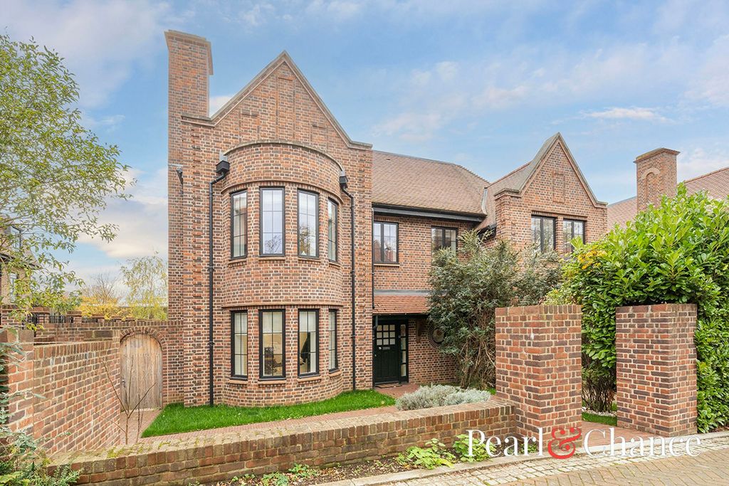 Property photo 1 of 21