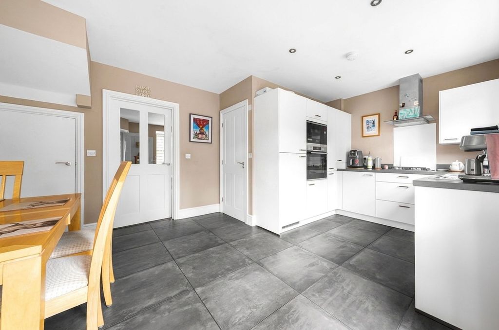Property photo 2 of 24