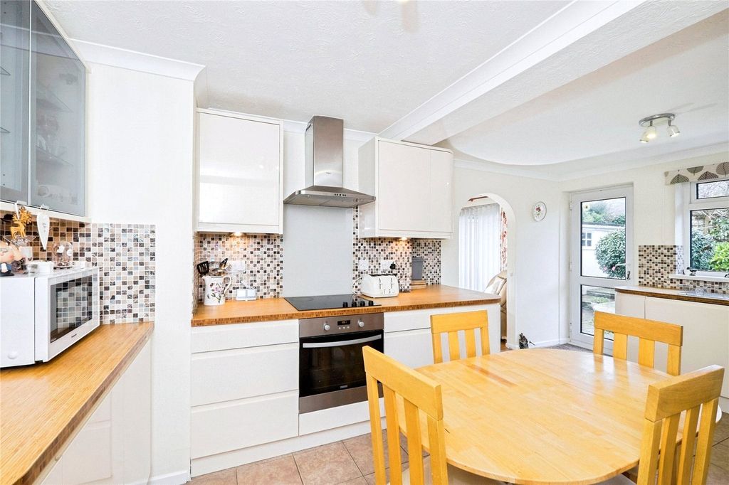 Property photo 2 of 15 Kitchen