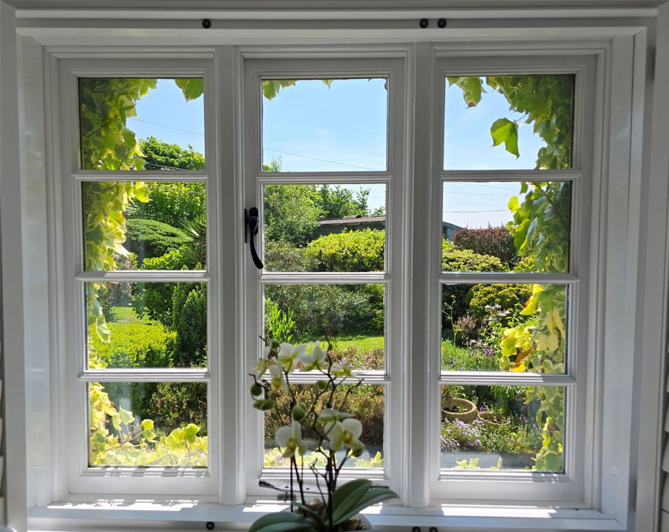 Property photo 3 of 48 Hersham Carpentry