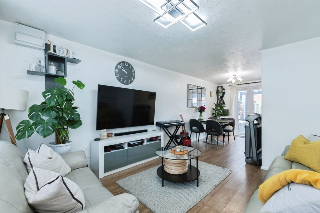 Property photo 3 of 20 Lounge/Diner