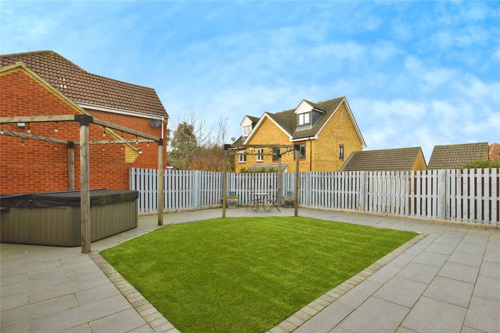 Property photo 3 of 23 Picture No. 15