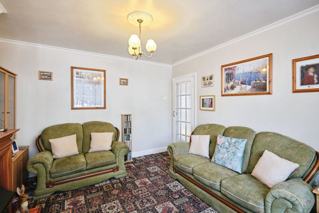 Property photo 2 of 28