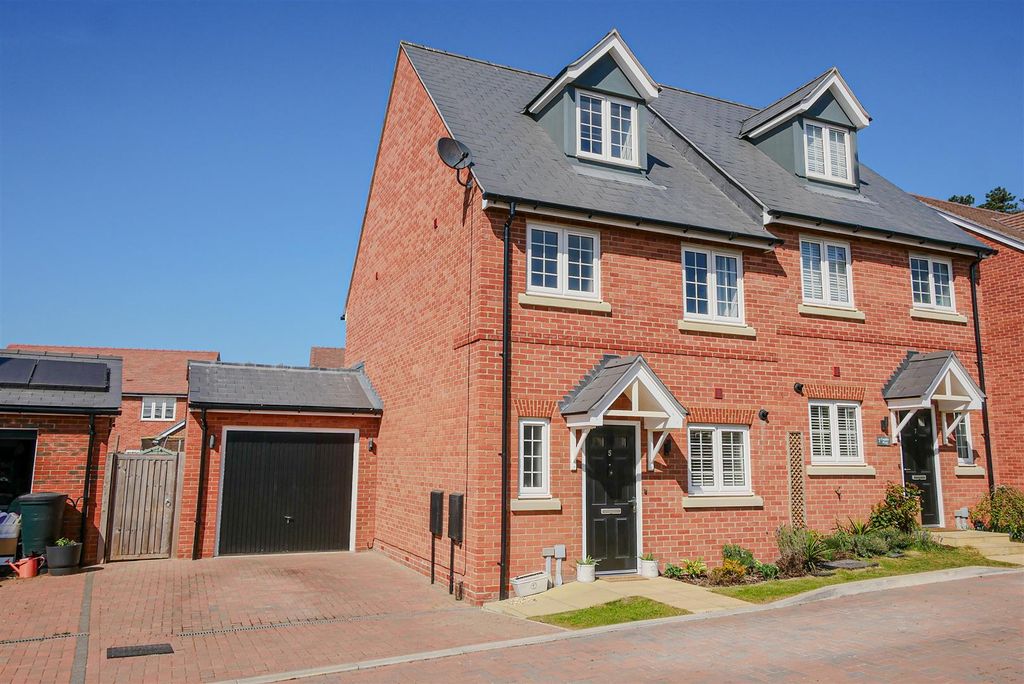 Property photo 1 of 17 Approach