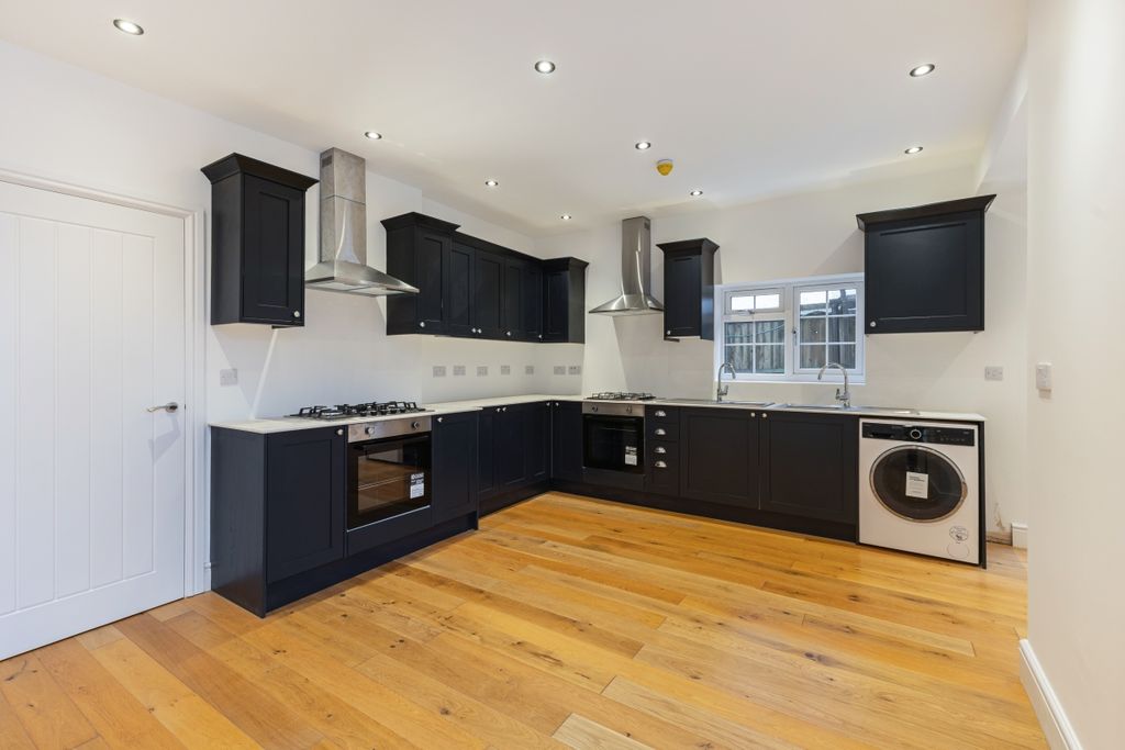 Property photo 2 of 25