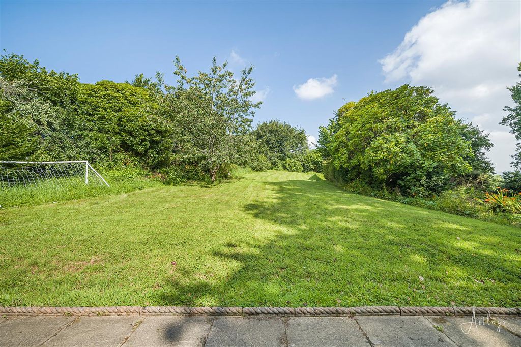 Property photo 2 of 44 Rear Garden