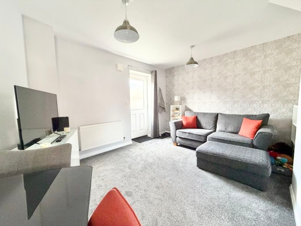 Property photo 3 of 21 Lounge