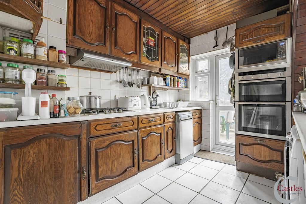 Property photo 3 of 29 Kitchen