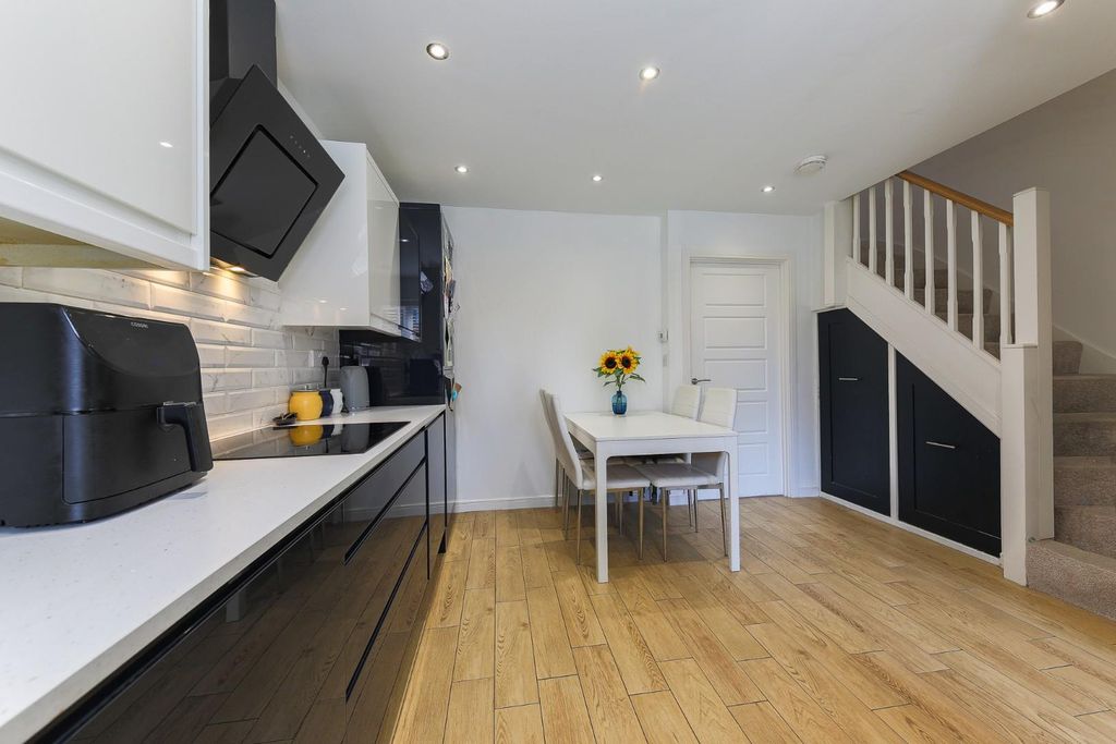 Property photo 3 of 16 Kitchen Diner
