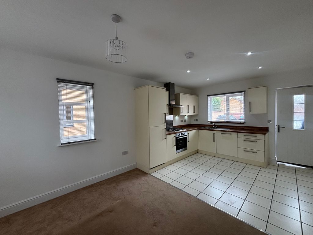 Property photo 3 of 12 Image