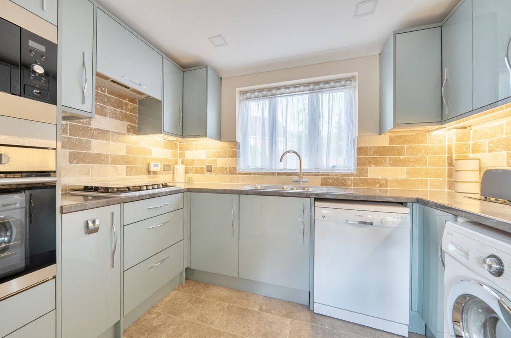 Property photo 3 of 22 4839404