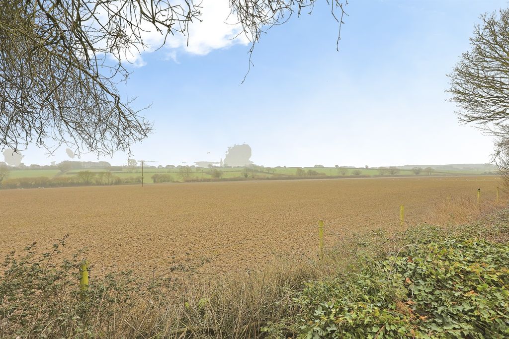 Property photo 2 of 24