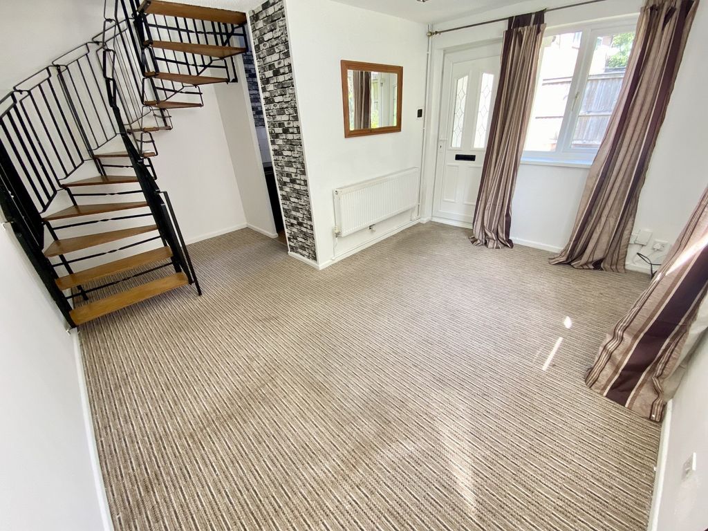 Property photo 3 of 12 Lounge