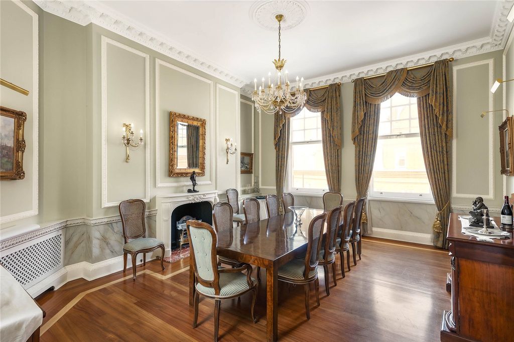 Property photo 3 of 14 Dining Room