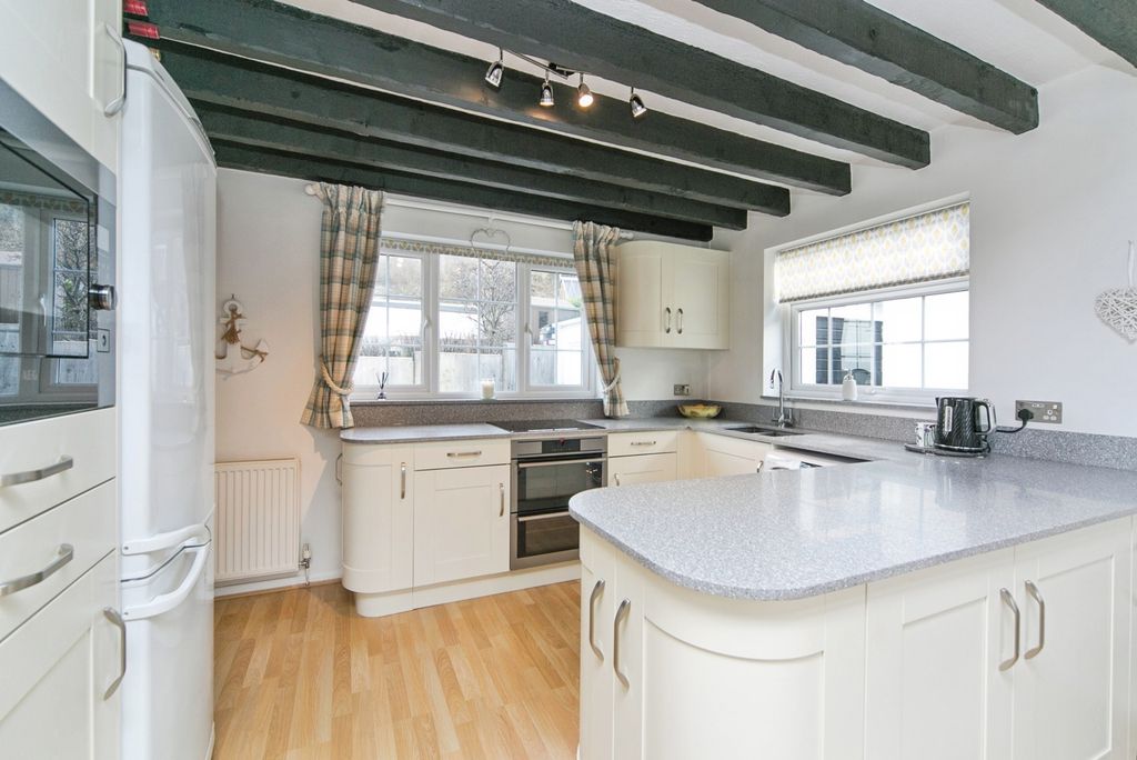 Property photo 3 of 18 Pbox-Img.Jpg
