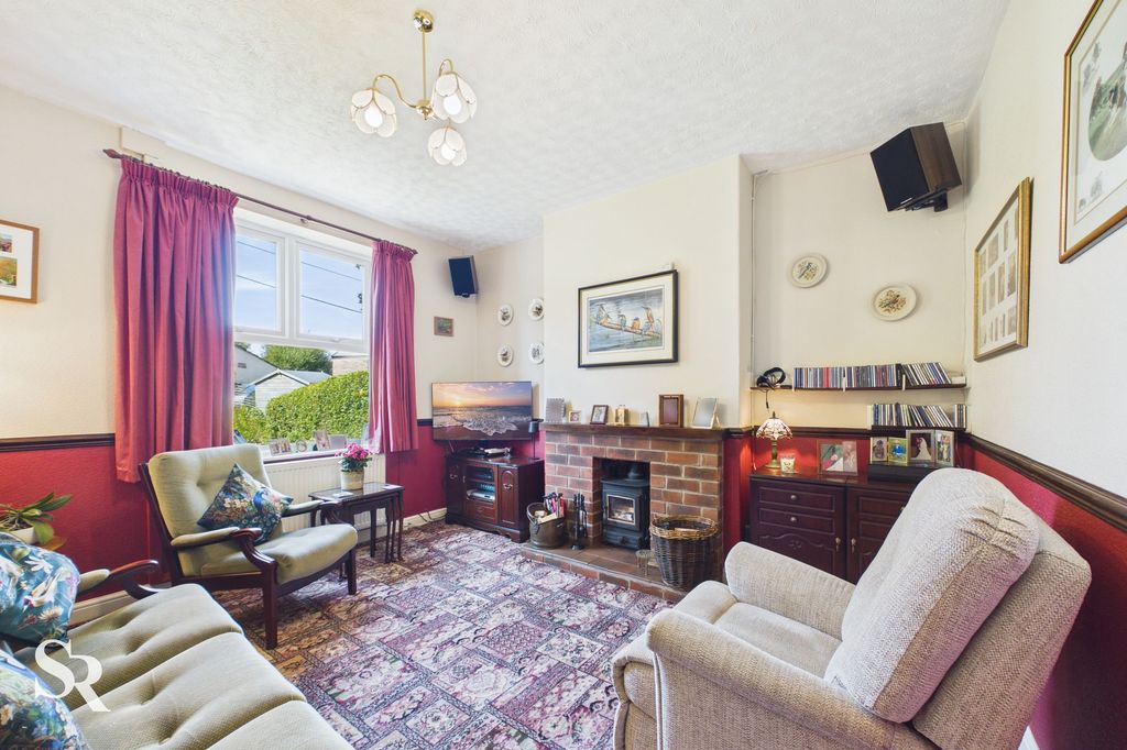 Property photo 2 of 28