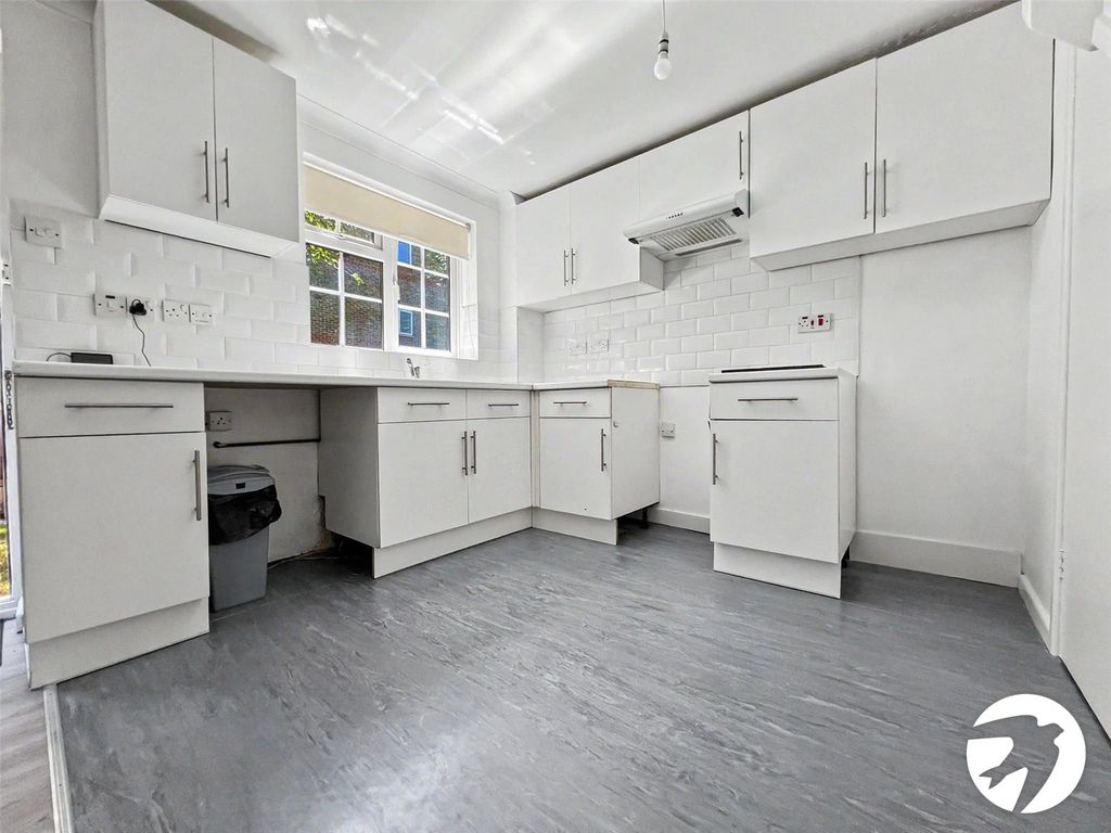 Property photo 2 of 12 Kitchen