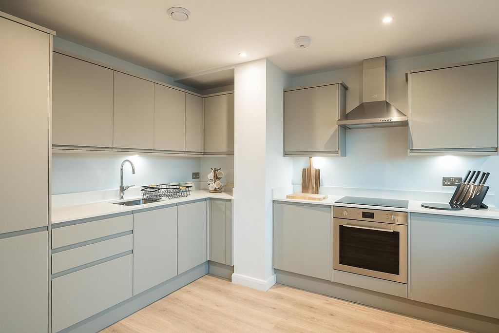 Property photo 3 of 11 Kitchen