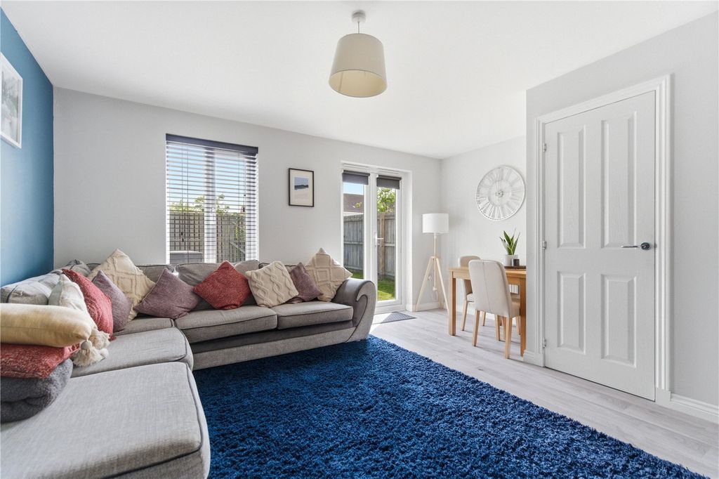 Property photo 3 of 13 Caledonian Crescent
