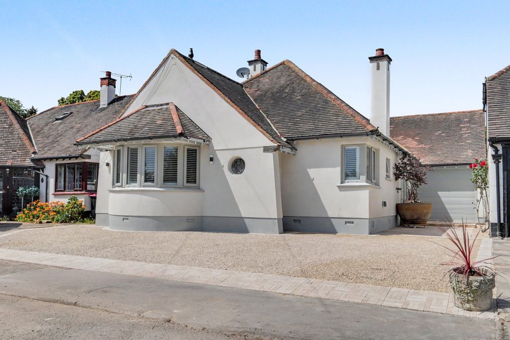 Property photo 1 of 32
